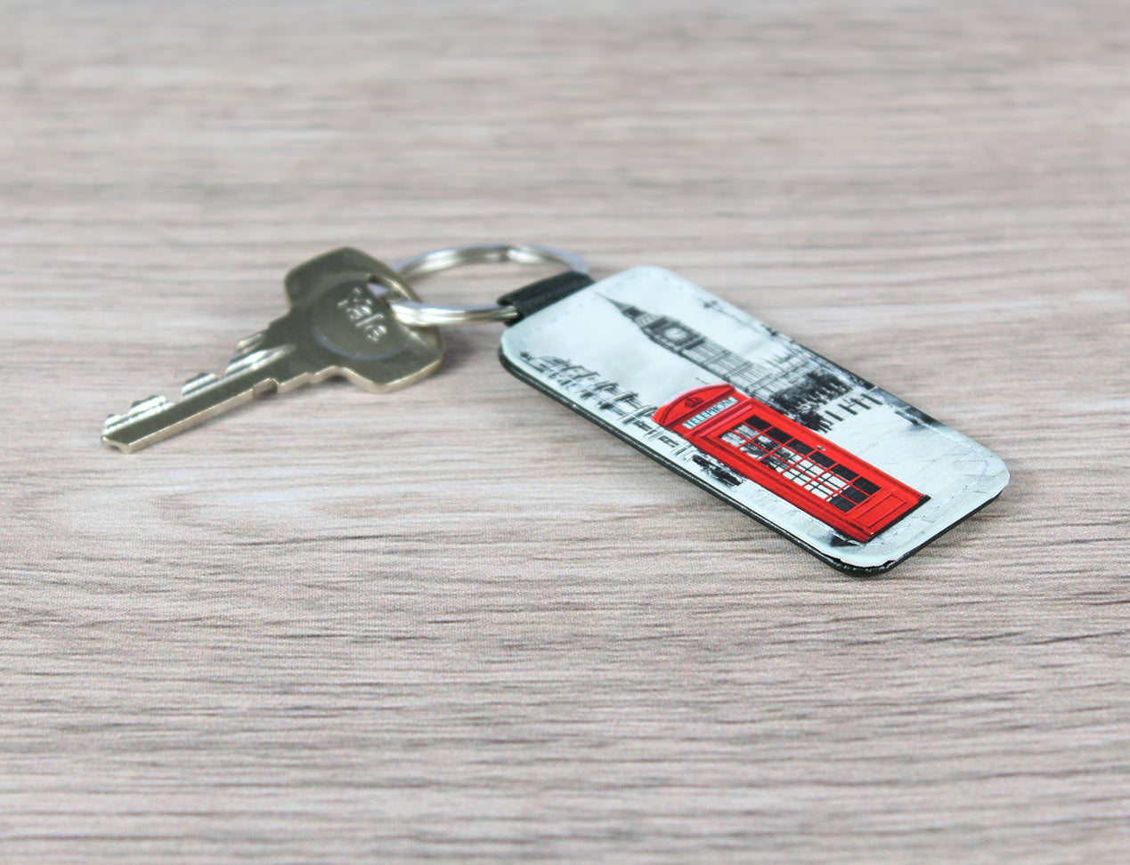 Leather-looking Photo Keychain with London picture